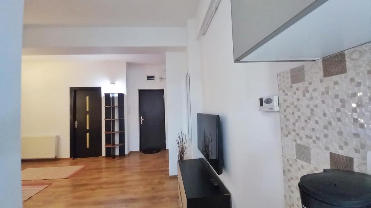 Black And White House Apartment *