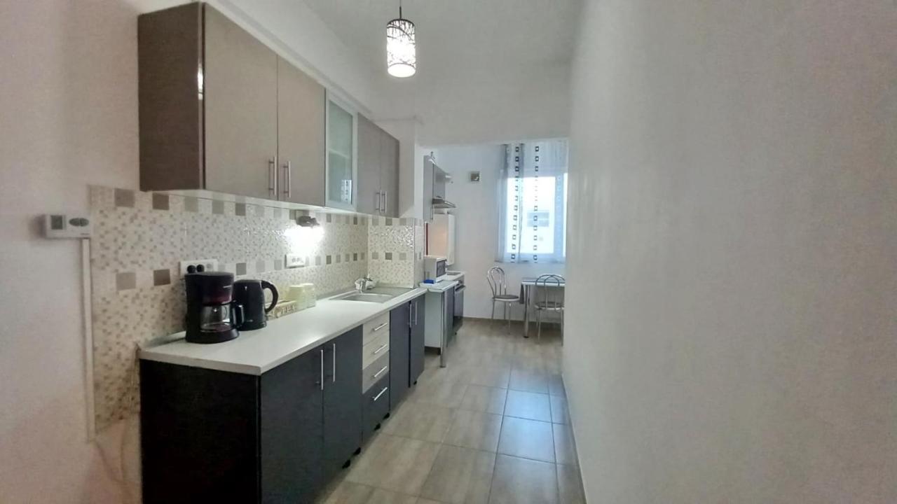 Black And White House Apartment *